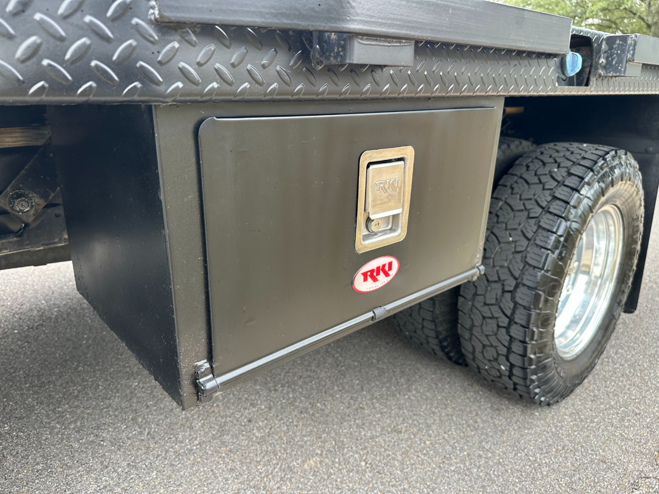 Ford Super Duty F-350 DRW XLT 4WD Crew Cab 179" WB 60" CA 2019