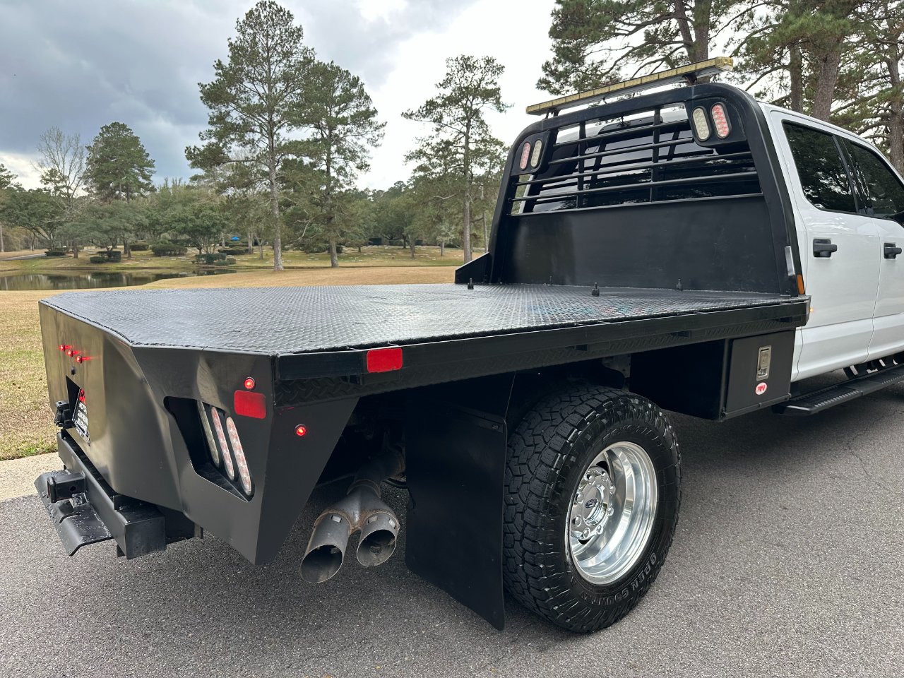 Ford Super Duty F-350 DRW XLT 4WD Crew Cab 179" WB 60" CA 2019