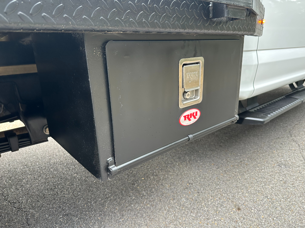 Ford Super Duty F-350 DRW XLT 4WD Crew Cab 179" WB 60" CA 2019