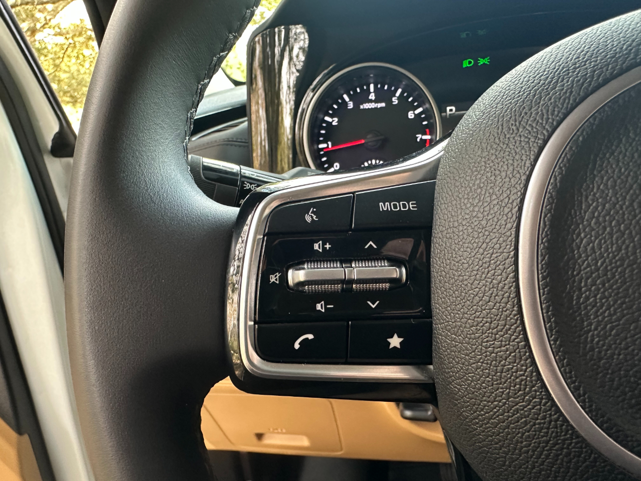 Kia Carnival EX FWD 2024