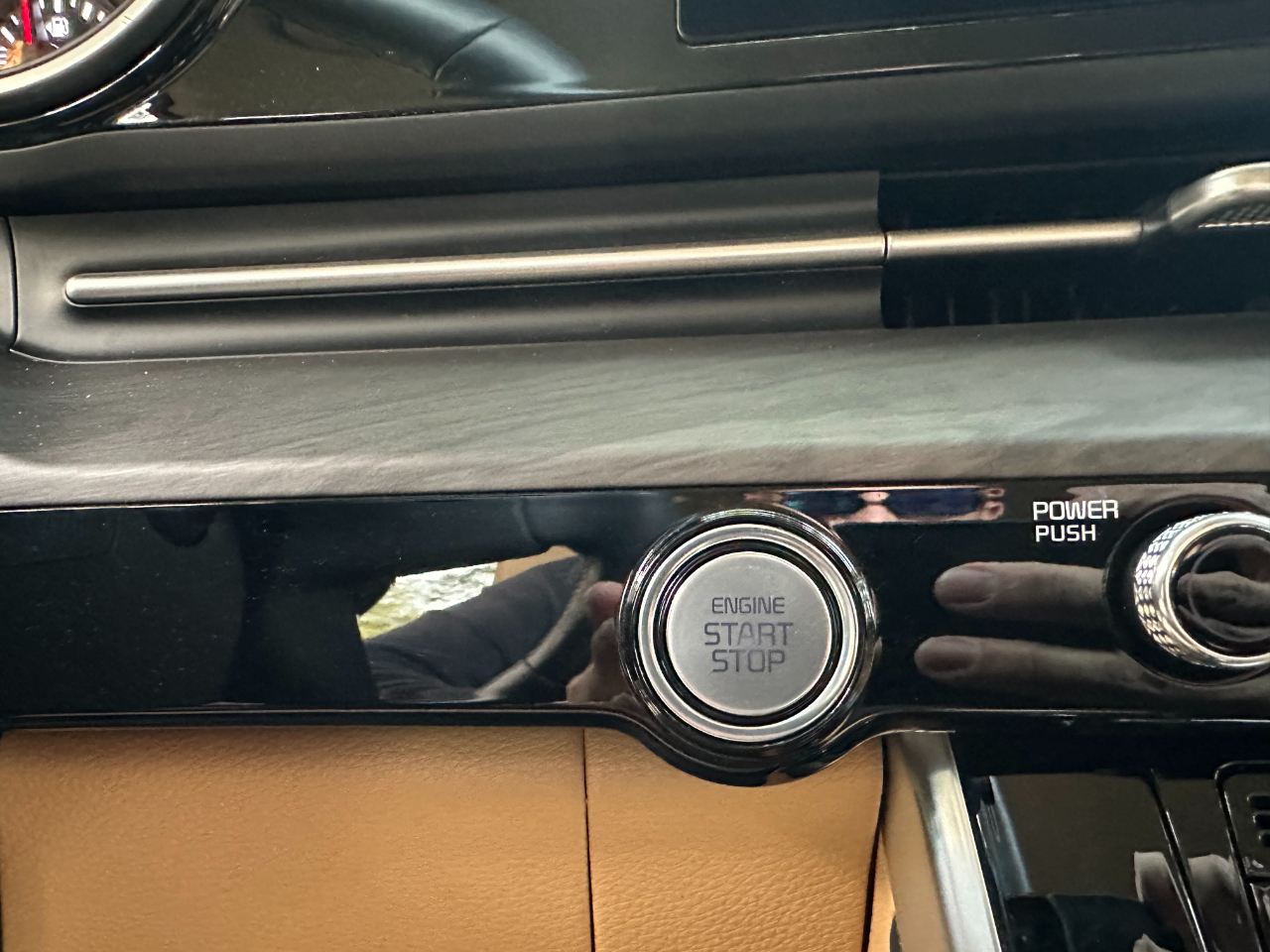 Kia Carnival EX FWD 2024