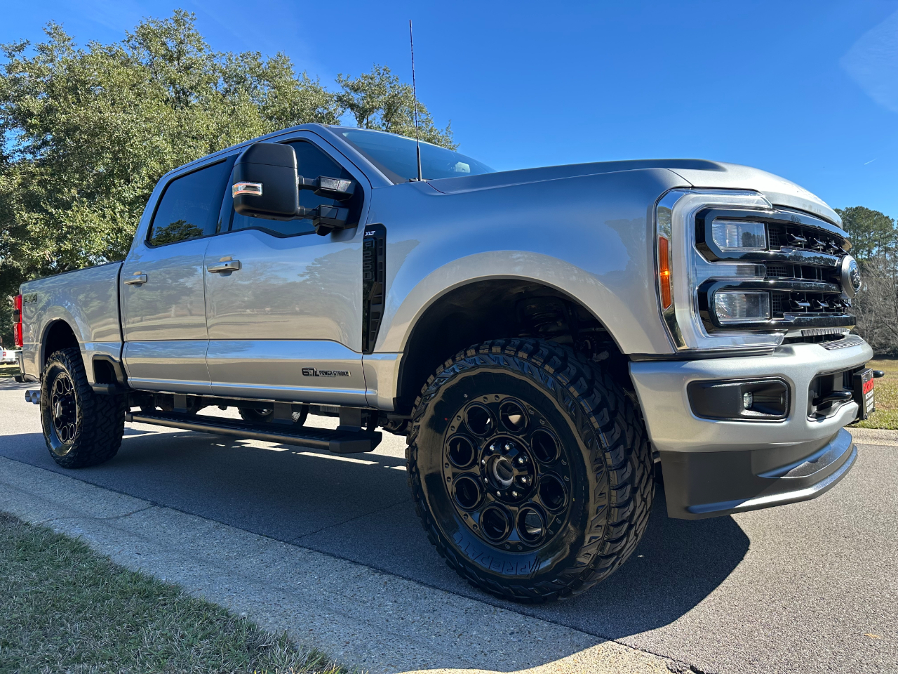 Ford Super Duty F-250 SRW XLT 4WD Crew Cab 6.75' Box 2023