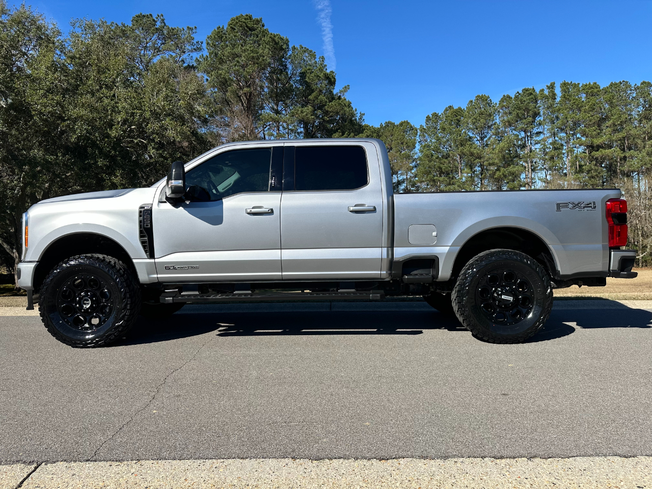 Ford Super Duty F-250 SRW XLT 4WD Crew Cab 6.75' Box 2023