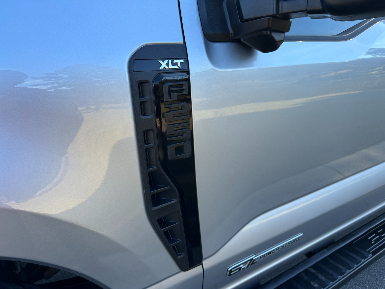 Ford Super Duty F-250 SRW XLT 4WD Crew Cab 6.75' Box 2023