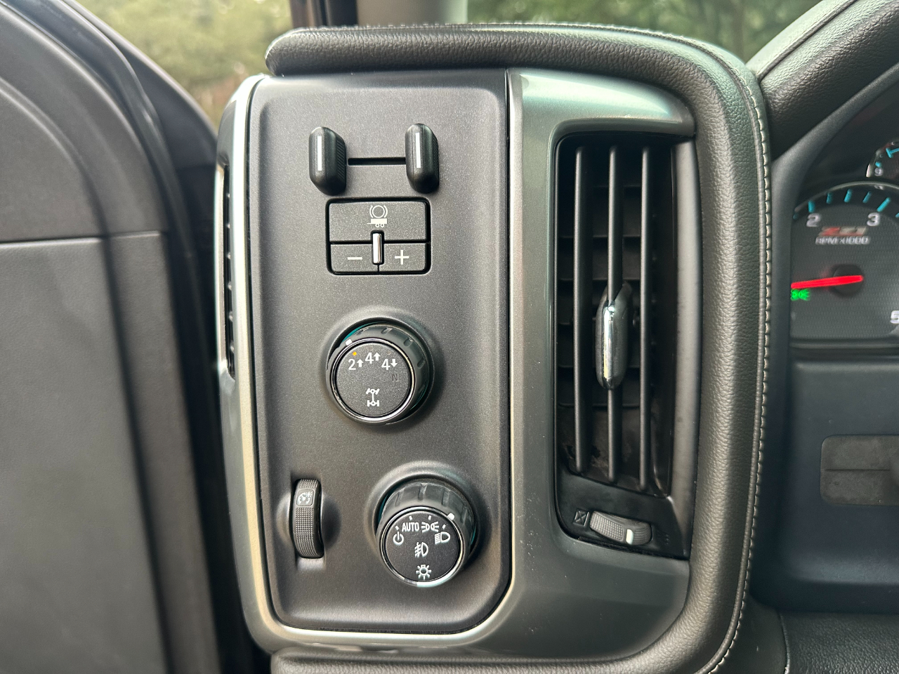 Chevrolet Silverado 2500HD 4WD Crew Cab 153.7" LTZ 2018