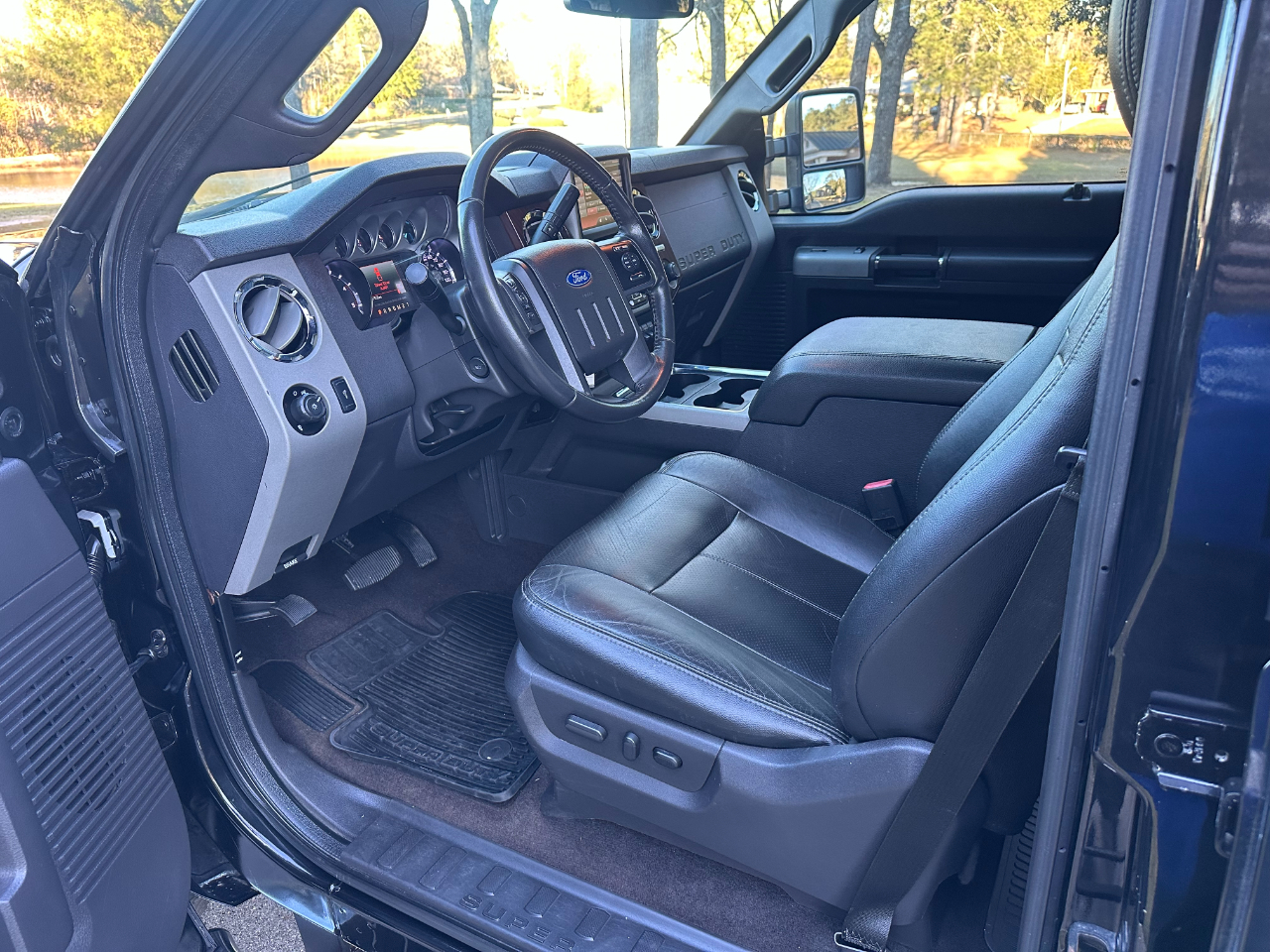 Ford Super Duty F-250 SRW 4WD Crew Cab 156" Lariat 2015