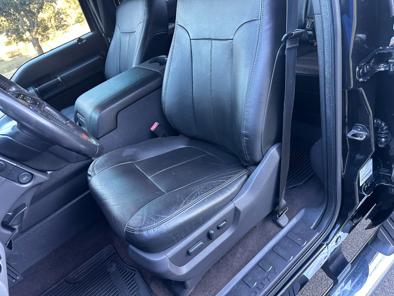 Ford Super Duty F-250 SRW 4WD Crew Cab 156" Lariat 2015