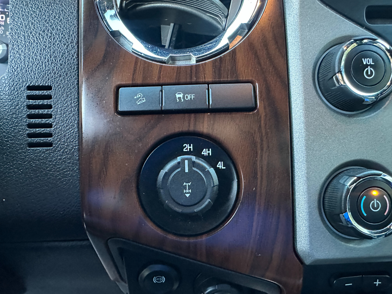 Ford Super Duty F-250 SRW 4WD Crew Cab 156" Lariat 2015