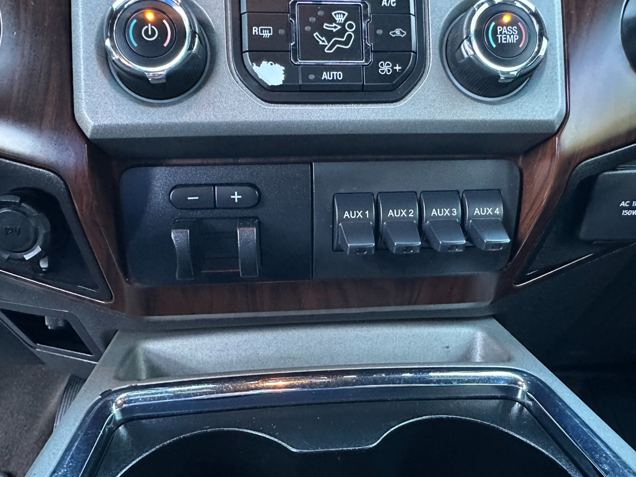 Ford Super Duty F-250 SRW 4WD Crew Cab 156" Lariat 2015