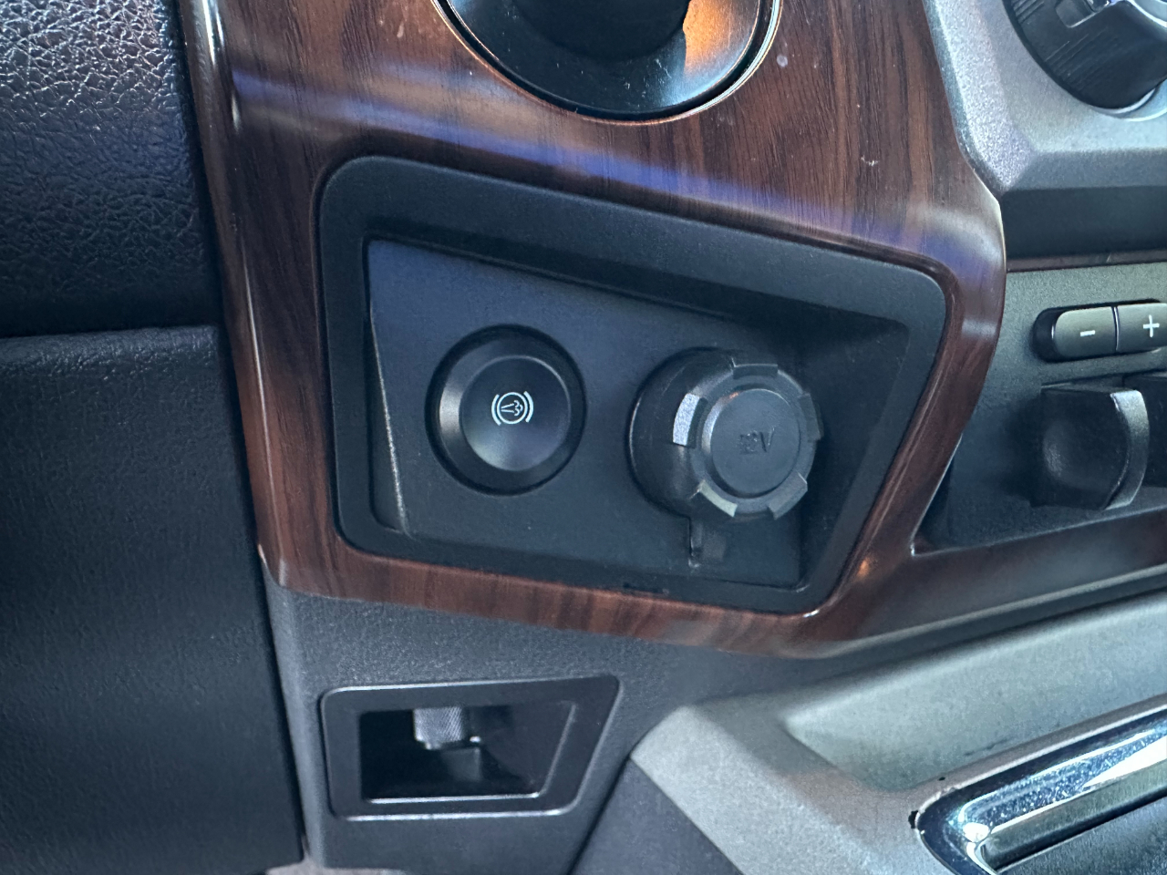 Ford Super Duty F-250 SRW 4WD Crew Cab 156" Lariat 2015