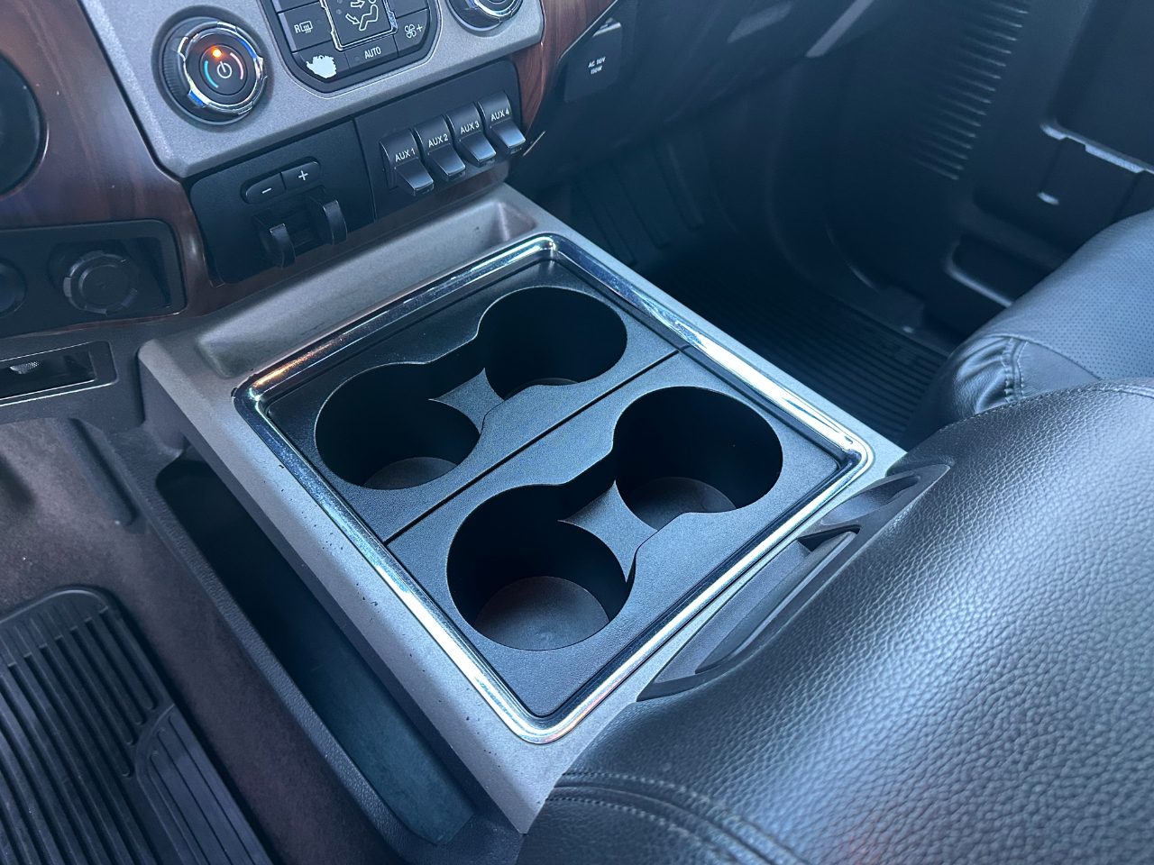 Ford Super Duty F-250 SRW 4WD Crew Cab 156" Lariat 2015