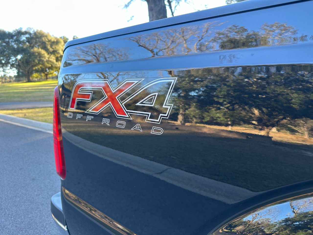 Ford Super Duty F-250 SRW 4WD Crew Cab 156" Lariat 2015