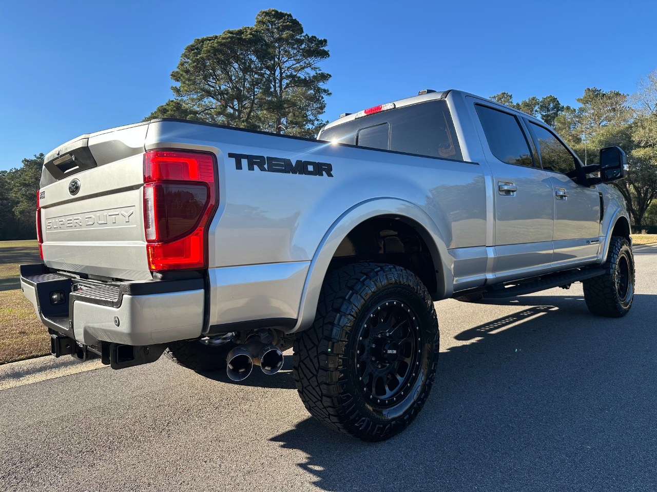 Ford Super Duty F-250 SRW Lariat 4WD Crew Cab 6.75' Box 2022