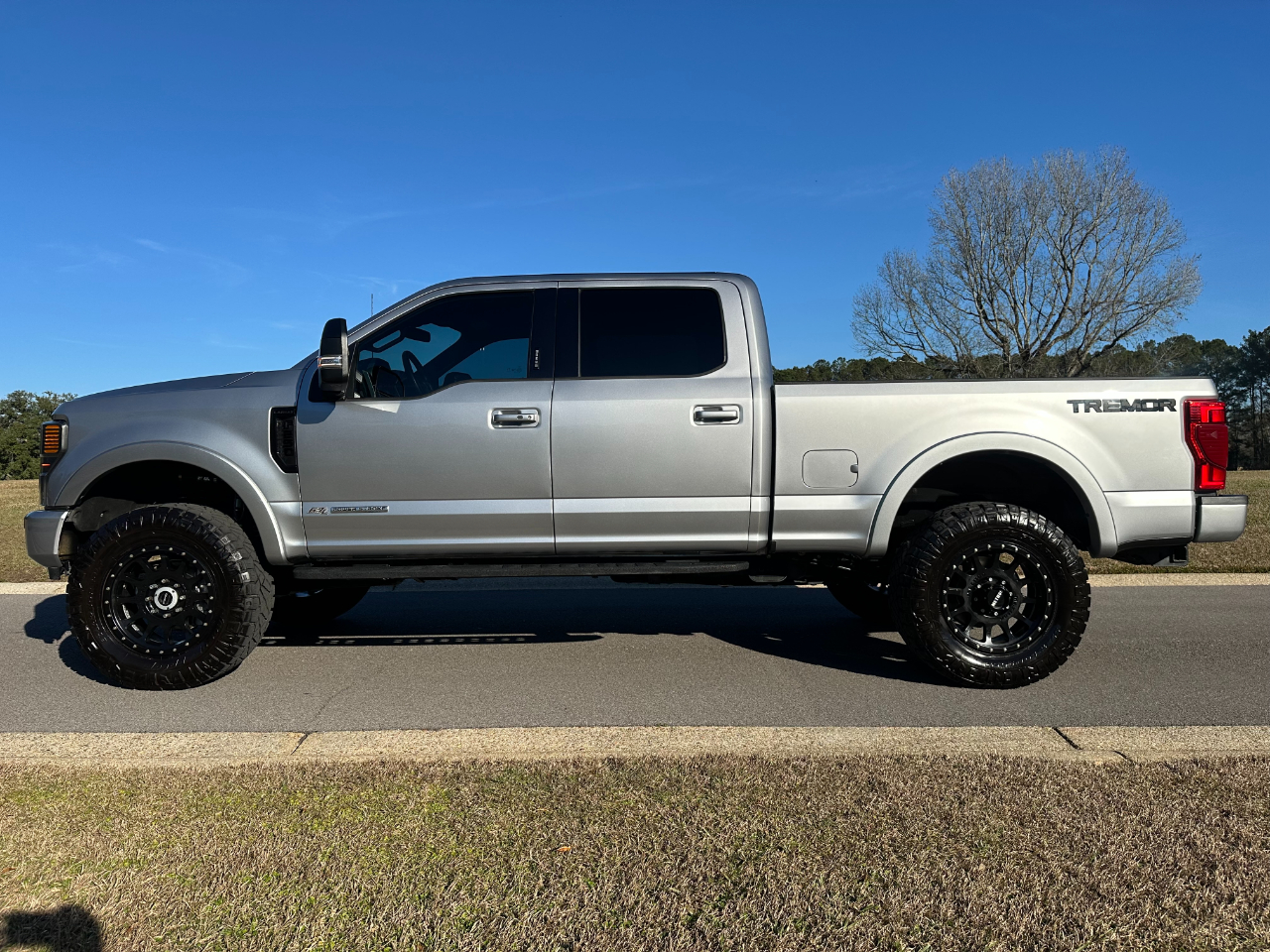 Ford Super Duty F-250 SRW Lariat 4WD Crew Cab 6.75' Box 2022