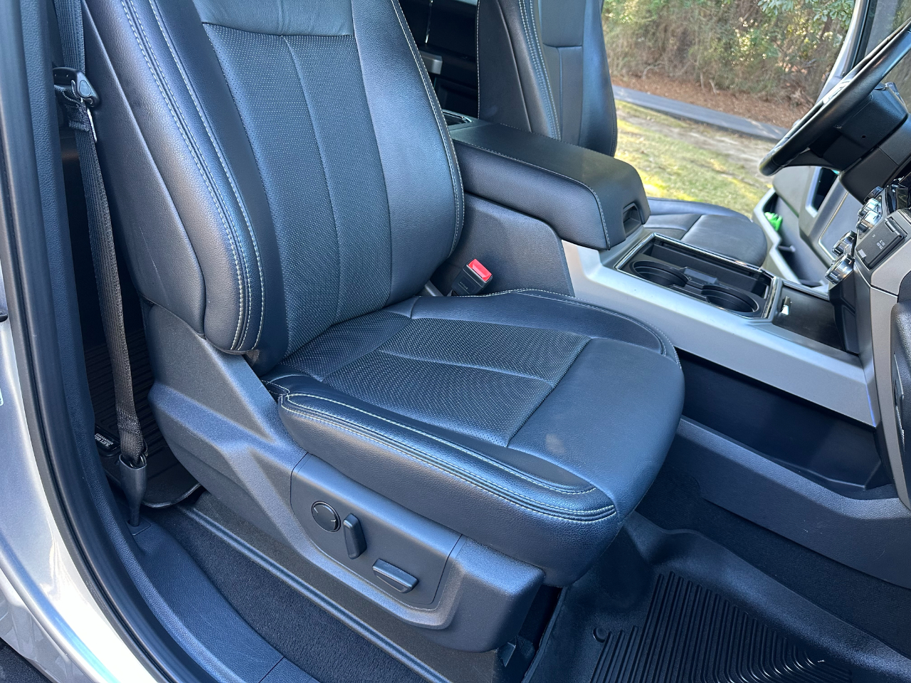 Ford Super Duty F-250 SRW Lariat 4WD Crew Cab 6.75' Box 2022