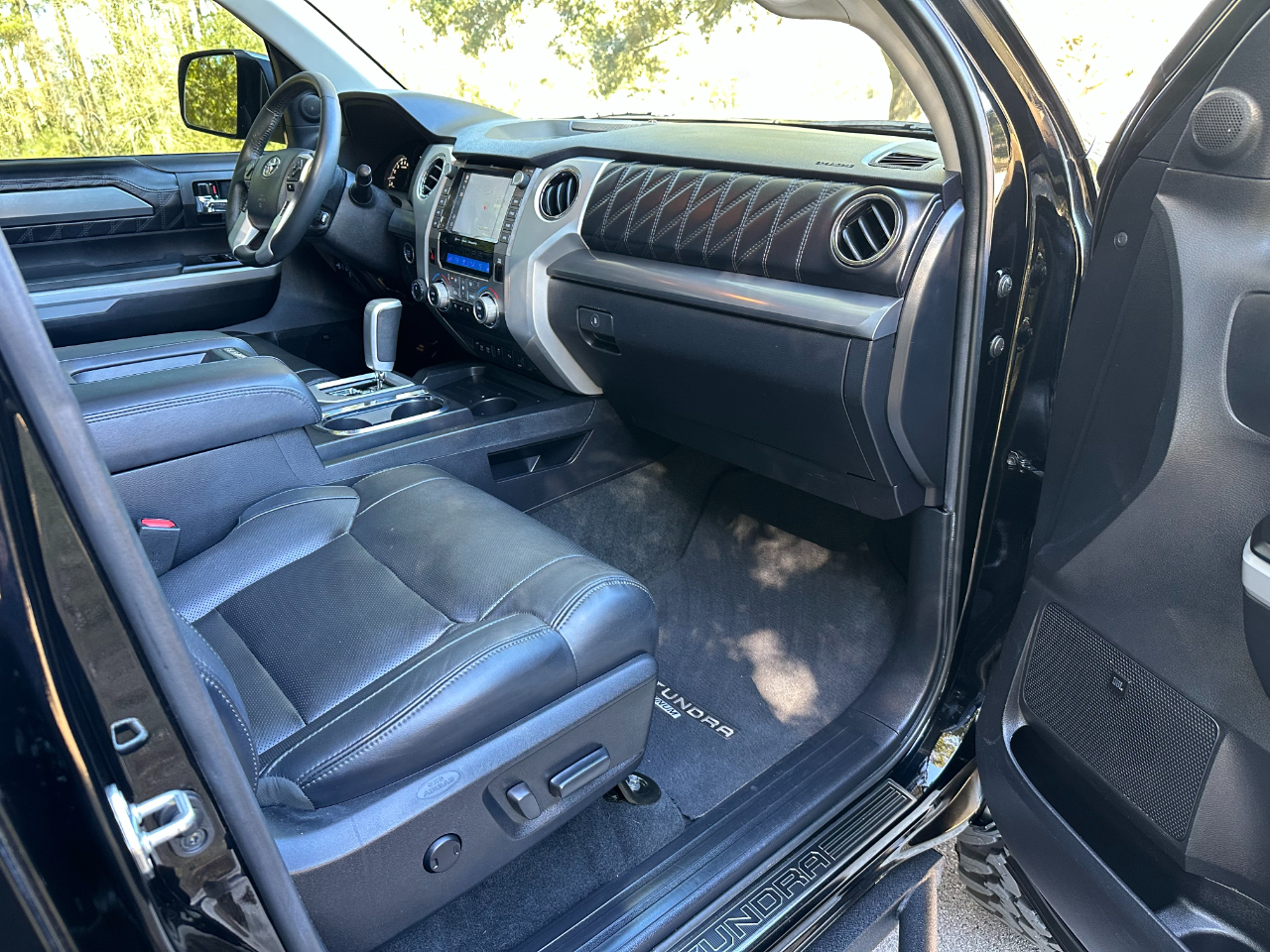 Toyota Tundra 4WD Platinum CrewMax 5.5' Bed 5.7L (Natl) 2020