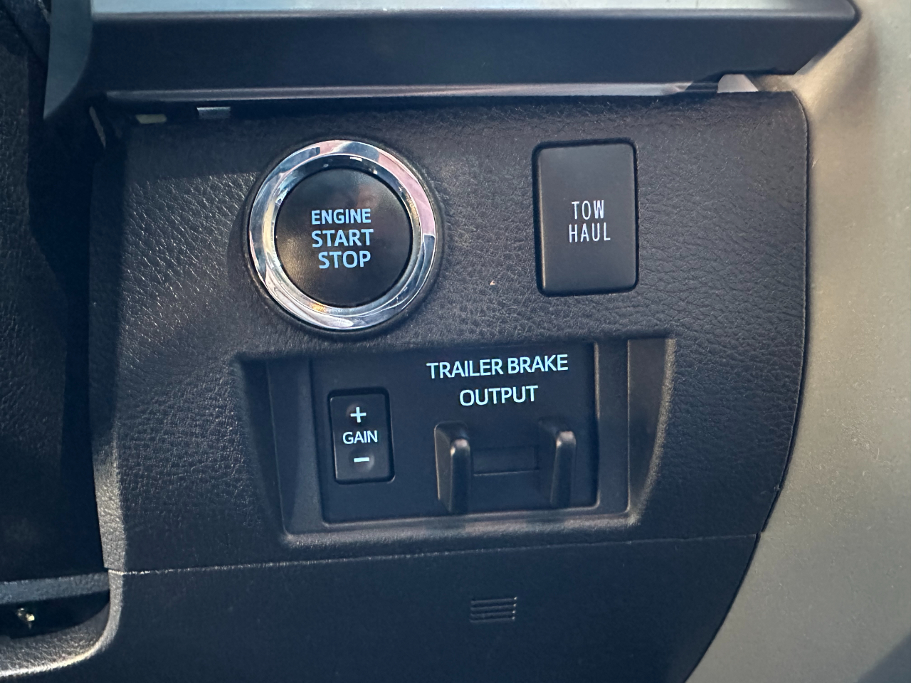 Toyota Tundra 4WD Platinum CrewMax 5.5' Bed 5.7L (Natl) 2020