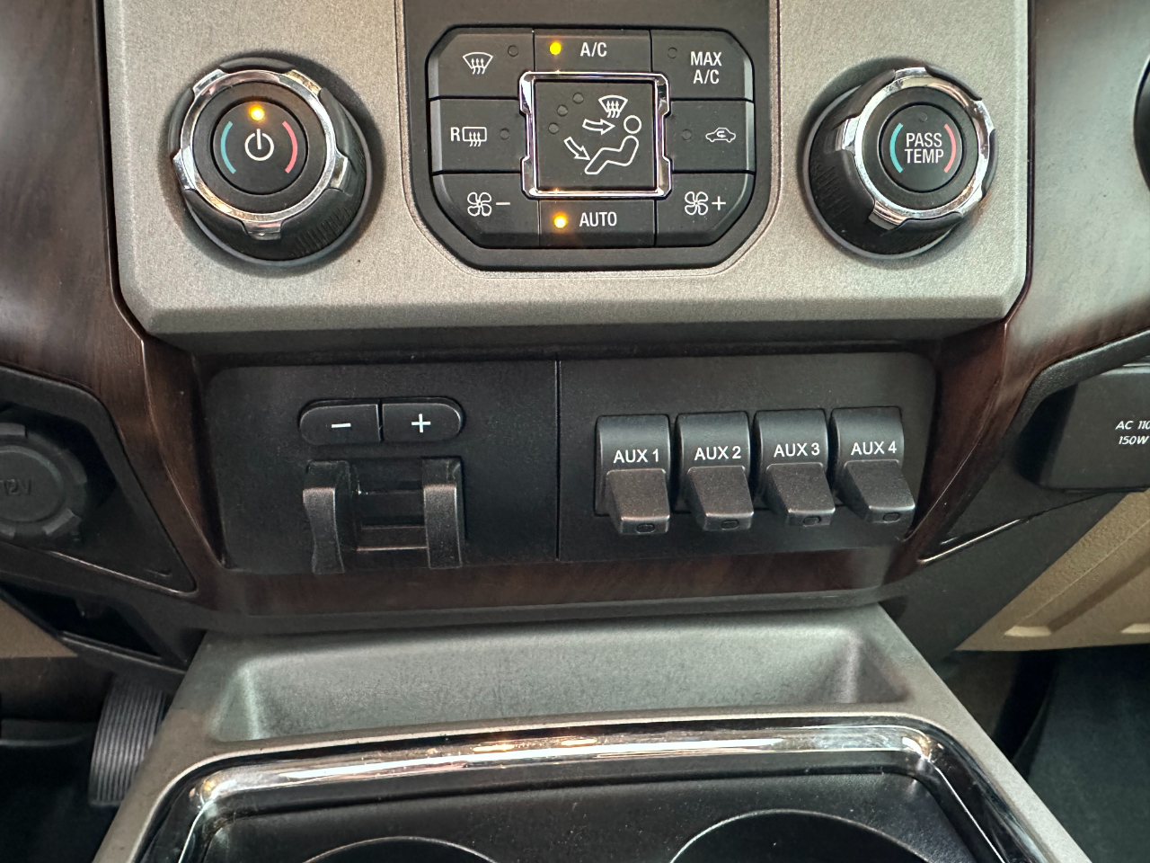 Ford Super Duty F-250 SRW 4WD Crew Cab 156" Lariat 2016