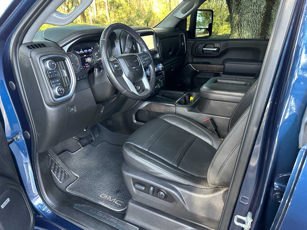 GMC Sierra 2500HD 4WD Crew Cab 159" Denali 2022