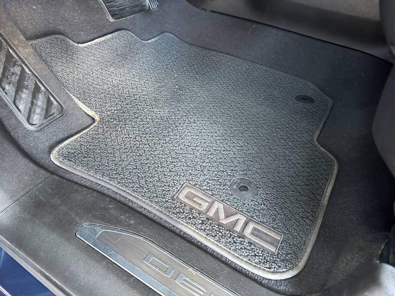 GMC Sierra 2500HD 4WD Crew Cab 159" Denali 2022