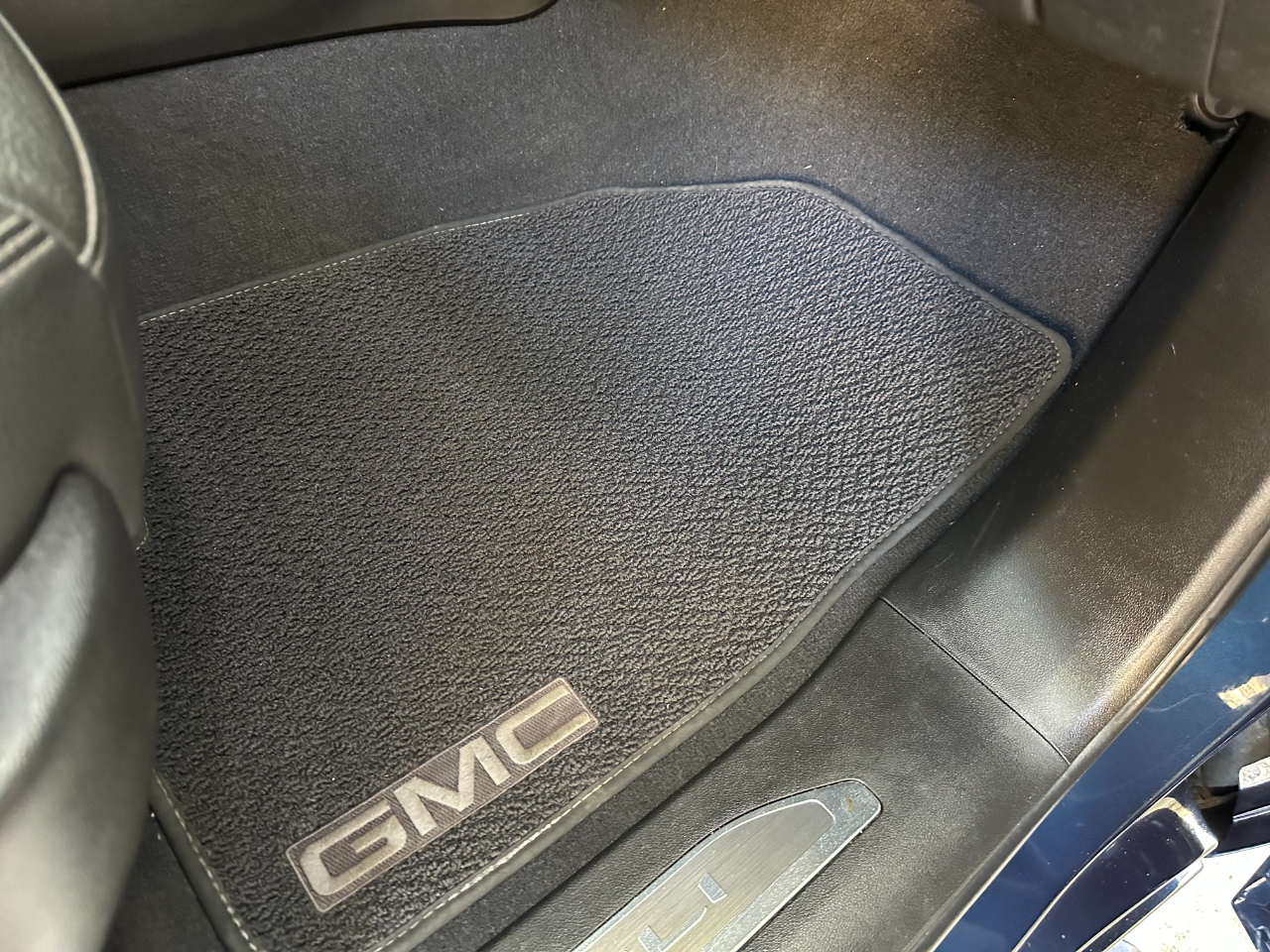 GMC Sierra 2500HD 4WD Crew Cab 159" Denali 2022