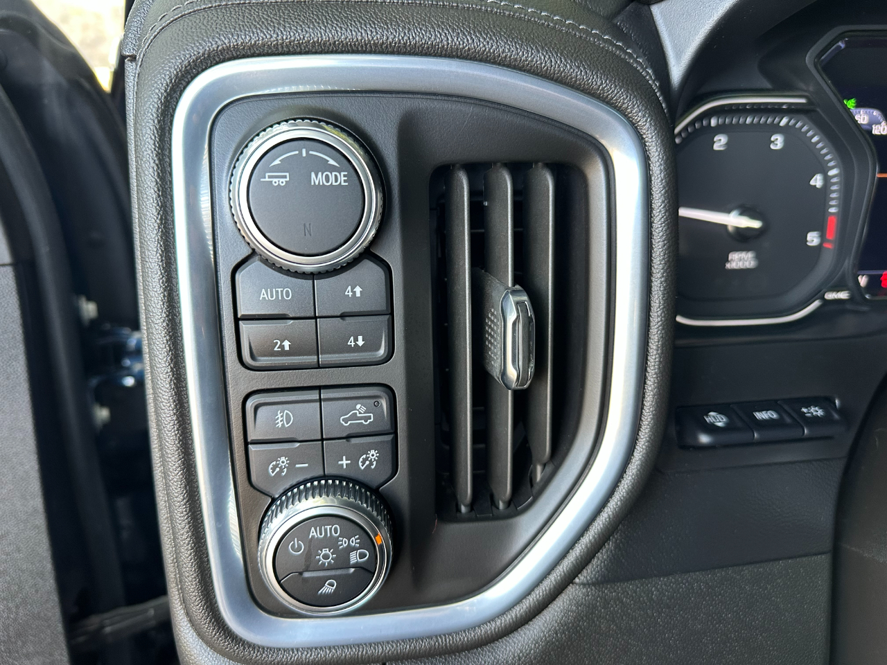 GMC Sierra 2500HD 4WD Crew Cab 159" Denali 2022