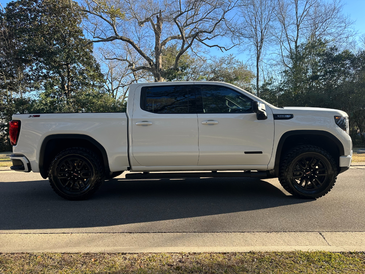 GMC Sierra 1500 4WD Crew Cab 147" Elevation w/3SB 2024