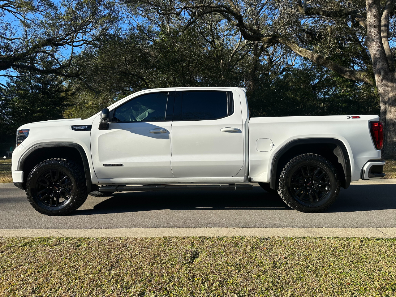GMC Sierra 1500 4WD Crew Cab 147" Elevation w/3SB 2024