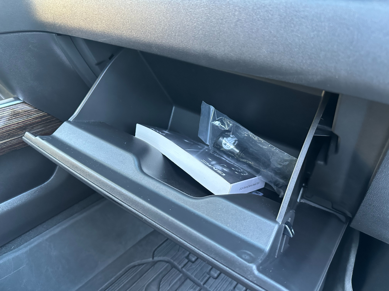 GMC Sierra 1500 4WD Crew Cab 147" Elevation w/3SB 2024