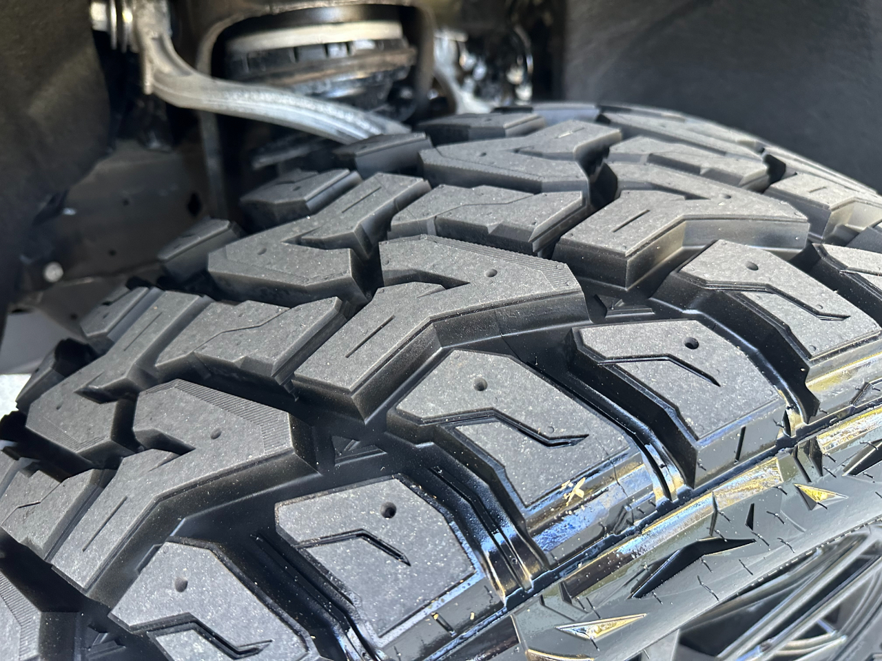 GMC Sierra 1500 4WD Crew Cab 147" Elevation w/3SB 2024