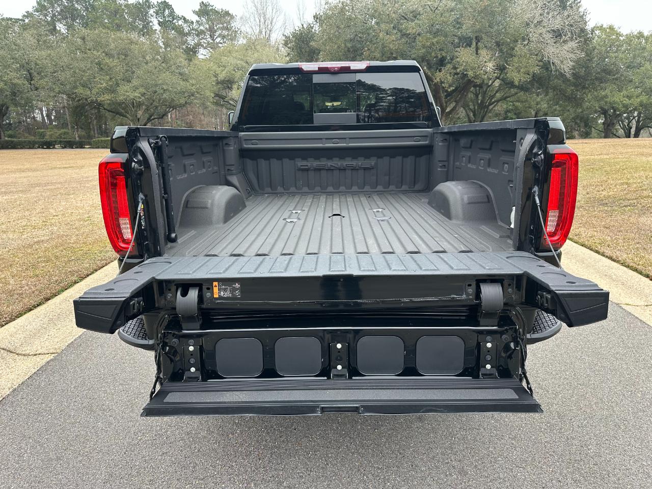 GMC Sierra 2500HD 4WD Crew Cab 159" Denali 2023