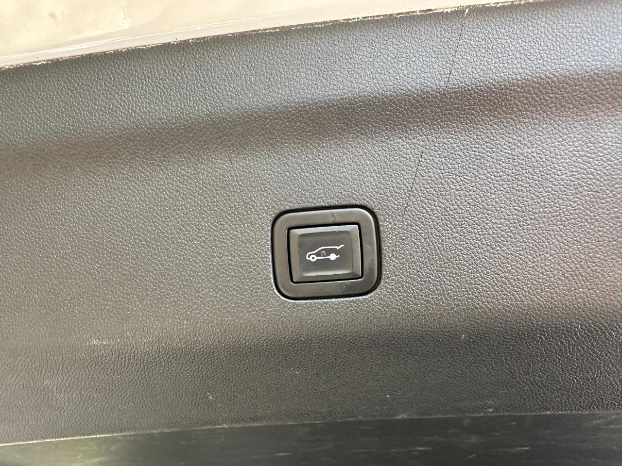 Chevrolet Tahoe 4WD 4dr Z71 2021