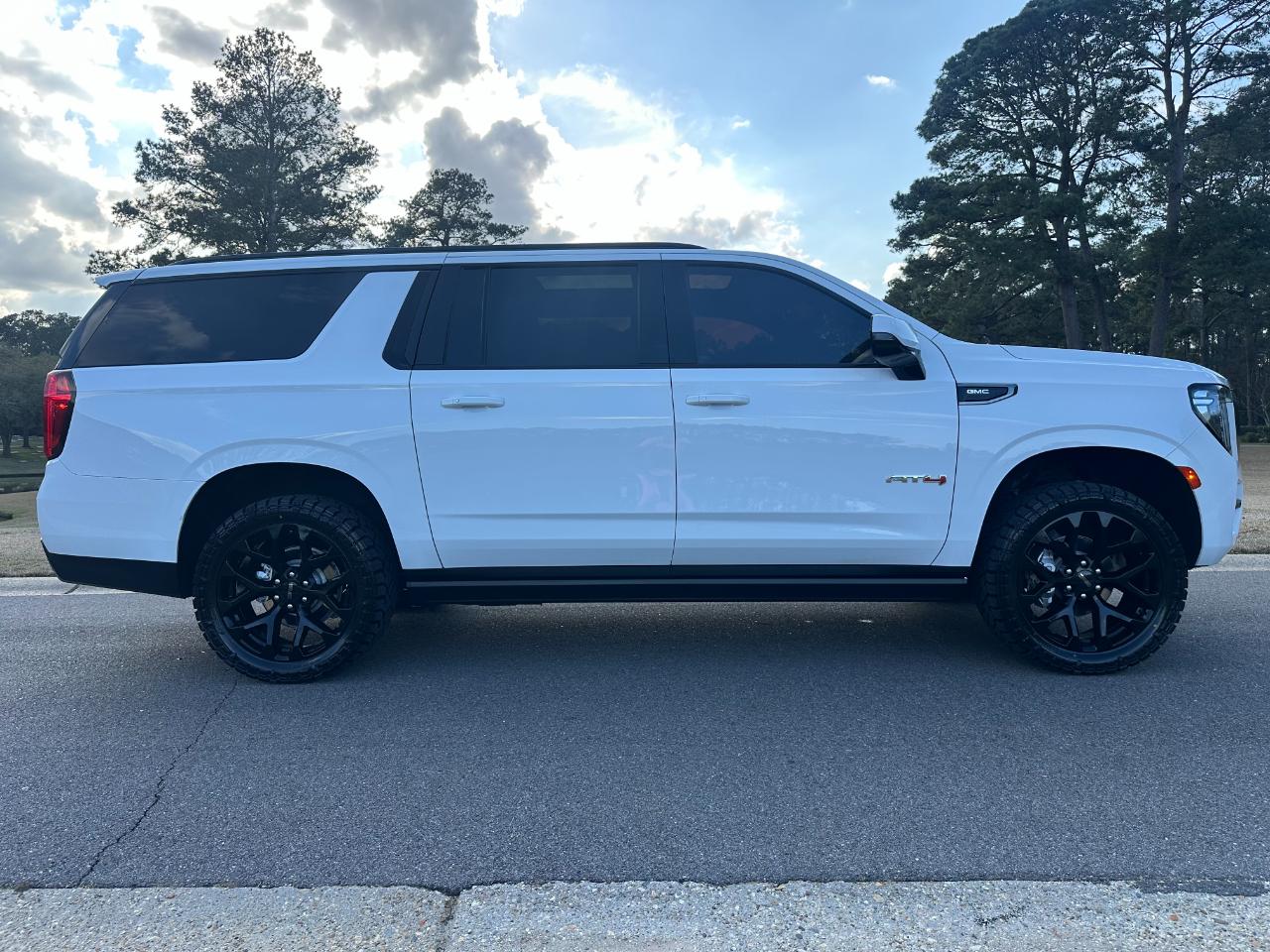 GMC Yukon XL 4WD 4dr AT4 2023