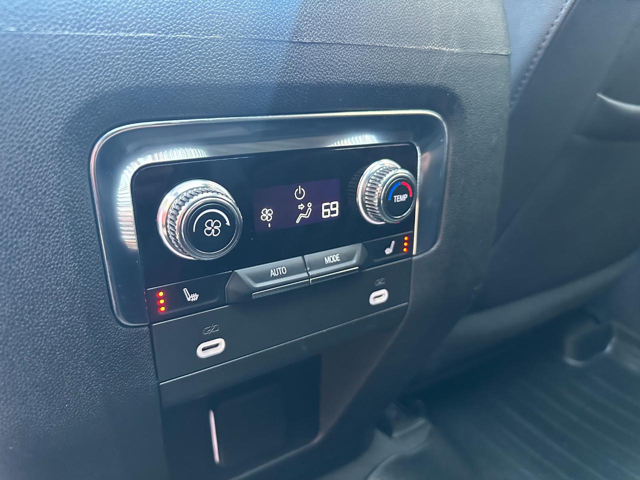 GMC Yukon XL 4WD 4dr AT4 2023