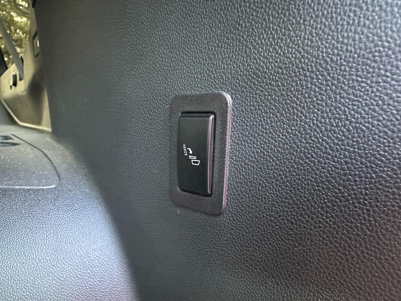 GMC Yukon XL 4WD 4dr AT4 2023