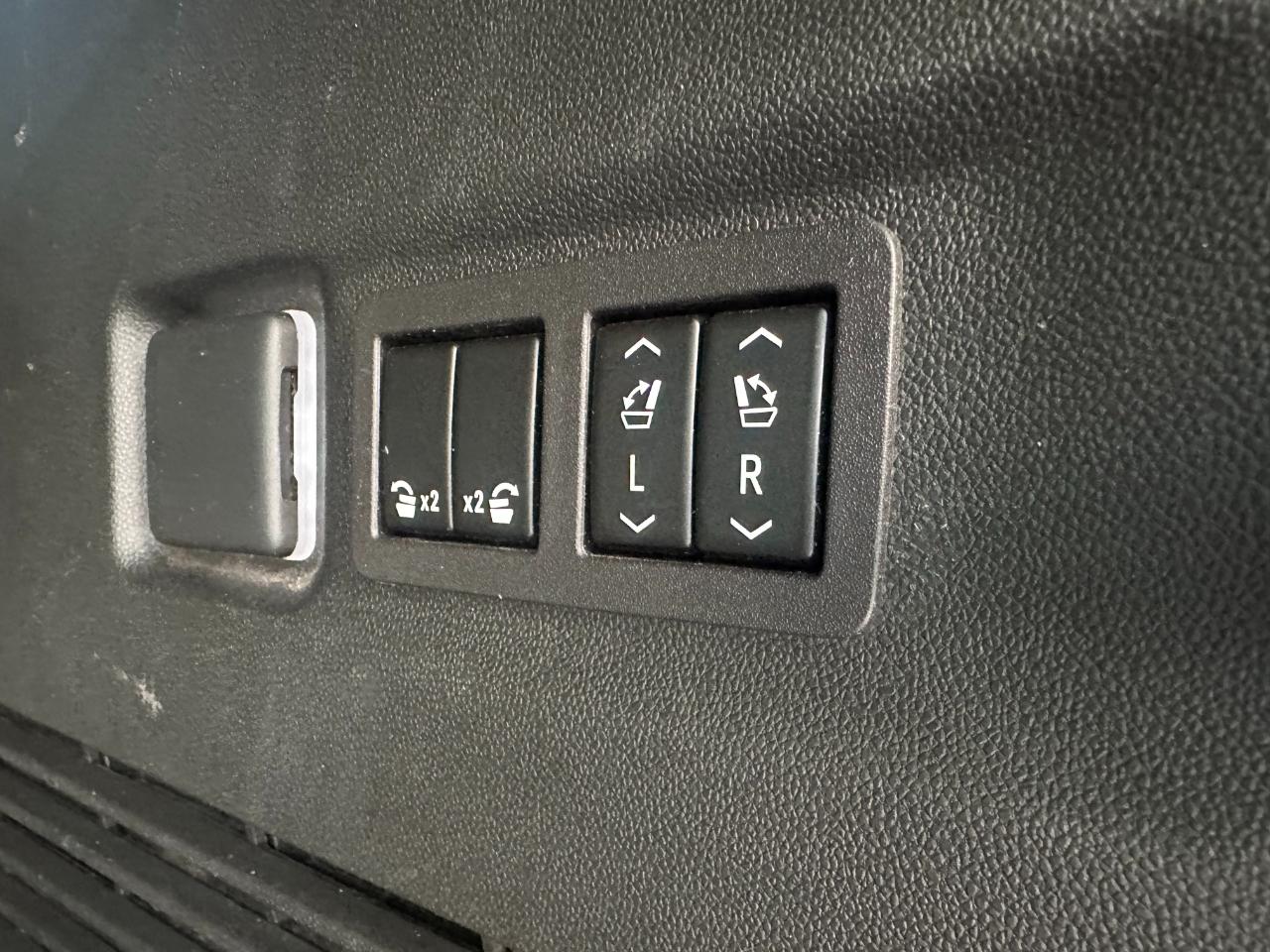 GMC Yukon XL 4WD 4dr AT4 2023