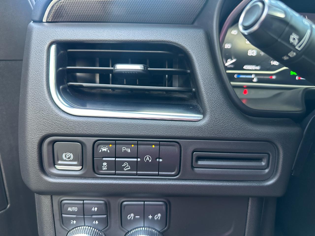 GMC Yukon XL 4WD 4dr AT4 2023