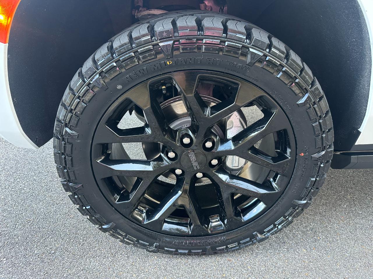 GMC Yukon XL 4WD 4dr AT4 2023