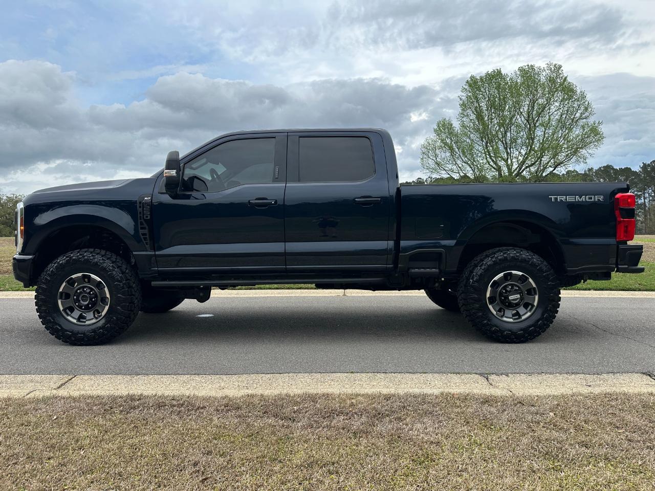 Ford Super Duty F-250 SRW XLT 4WD Crew Cab 6.75' Box 2024