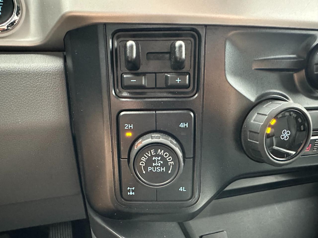 Ford Super Duty F-250 SRW XLT 4WD Crew Cab 6.75' Box 2024