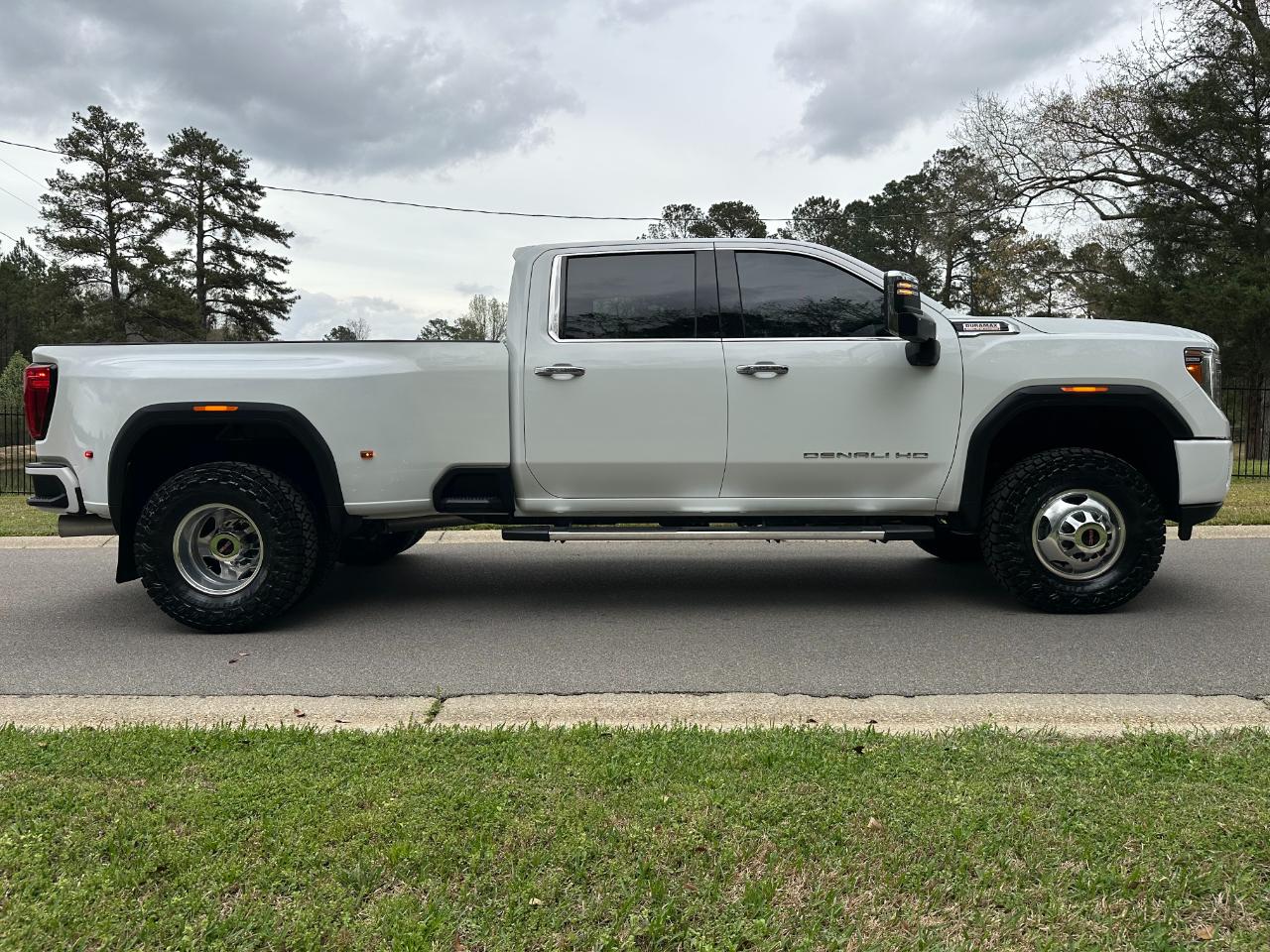 GMC Sierra 3500HD 4WD Crew Cab 172" Denali 2022