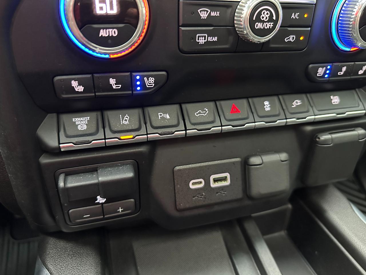 GMC Sierra 3500HD 4WD Crew Cab 172" Denali 2022