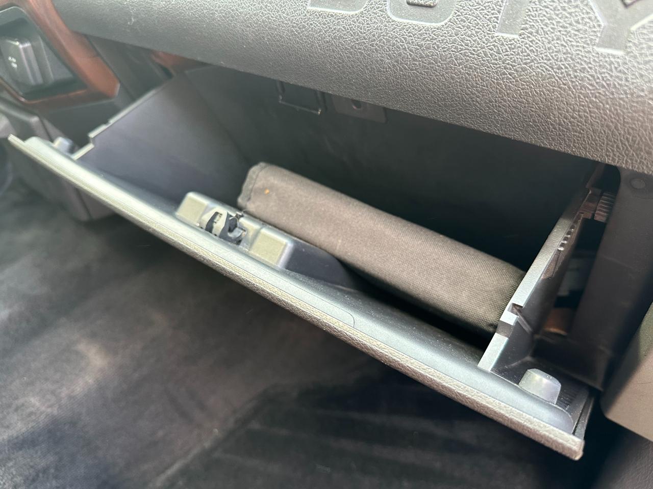 Ford Super Duty F-250 SRW 4WD Crew Cab 156" Lariat 2016