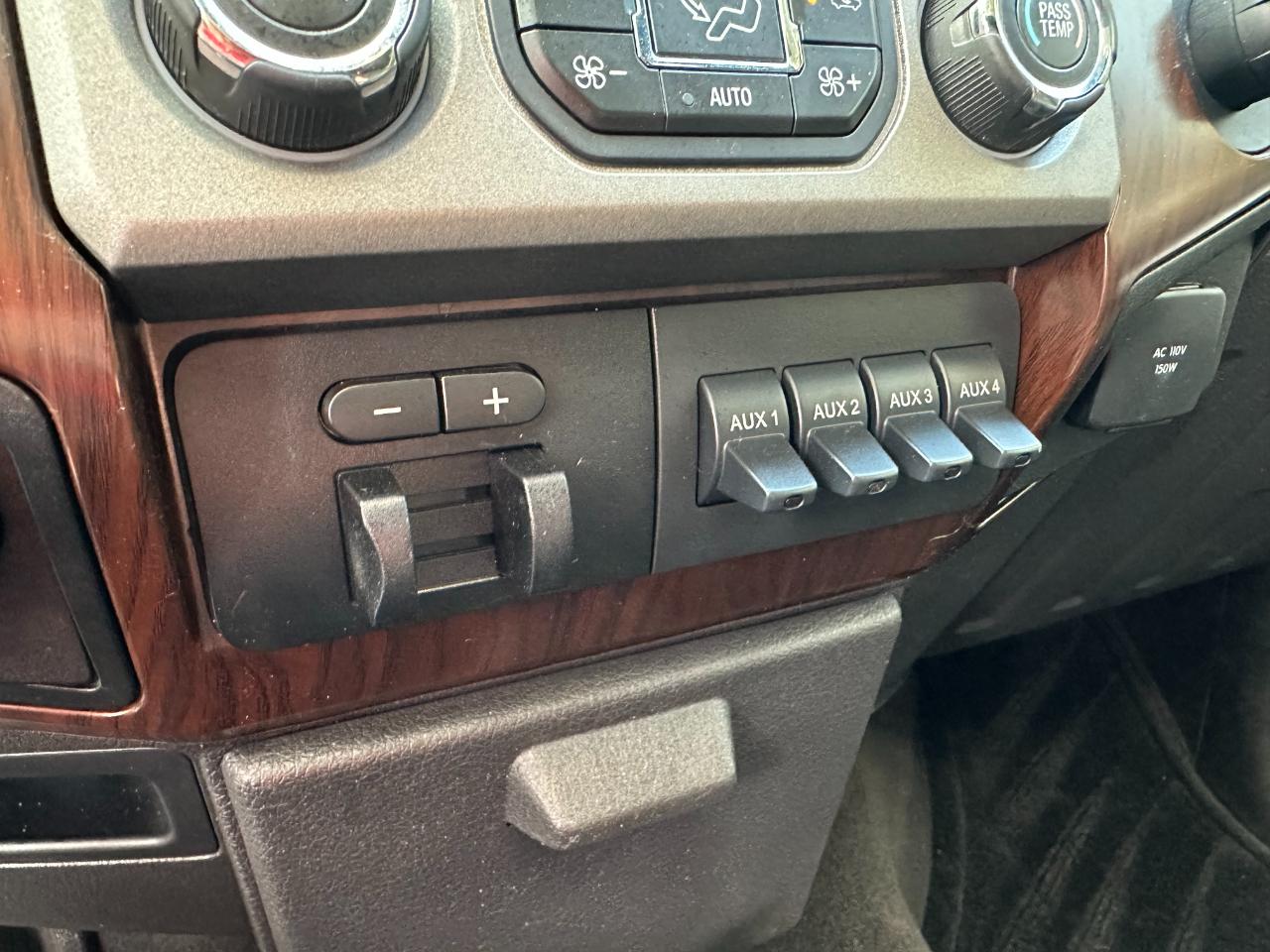 Ford Super Duty F-250 SRW 4WD Crew Cab 156" Lariat 2016