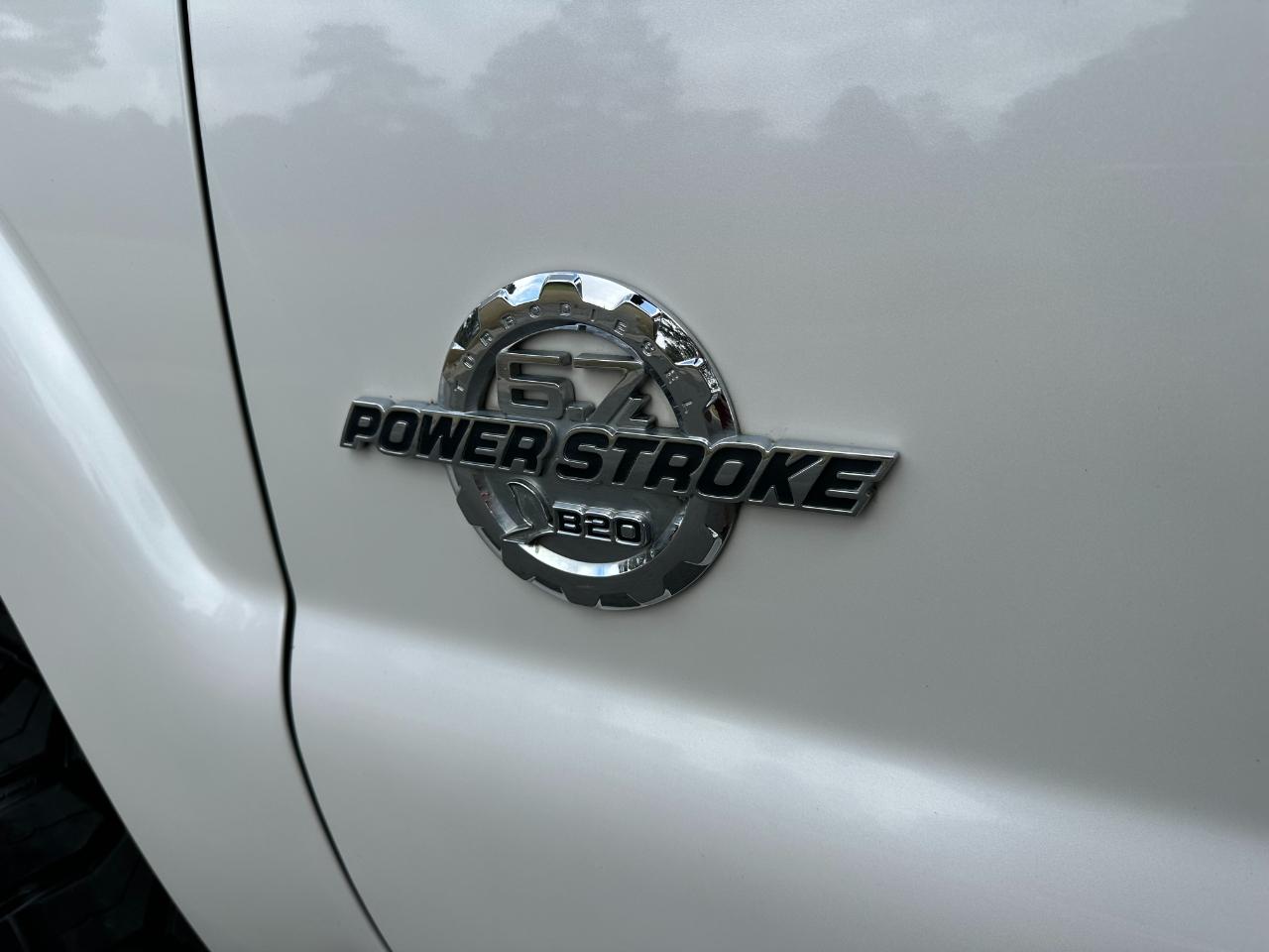 Ford Super Duty F-250 SRW 4WD Crew Cab 156" Lariat 2016