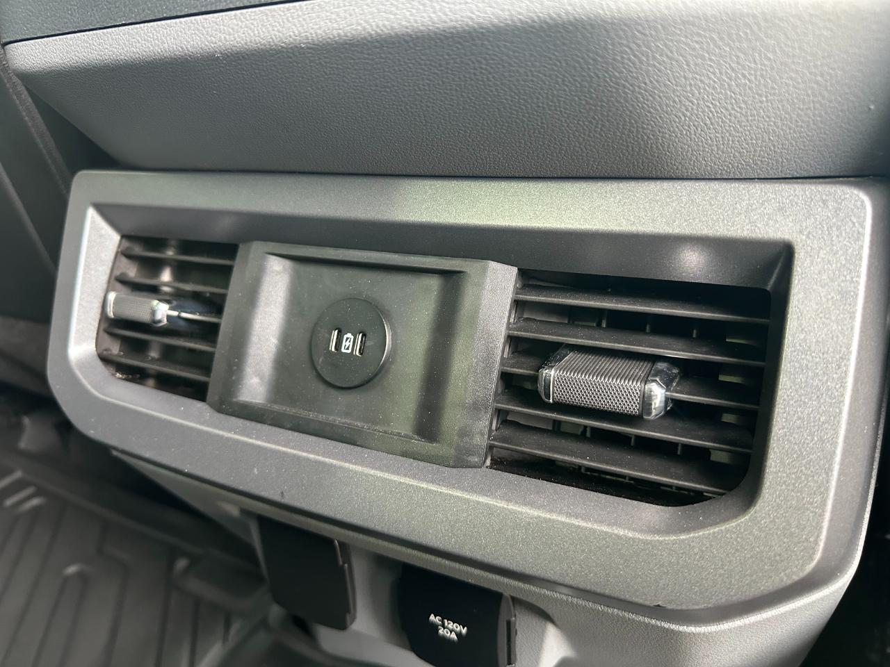 Ford Super Duty F-250 SRW XLT 4WD Crew Cab 6.75' Box 2023