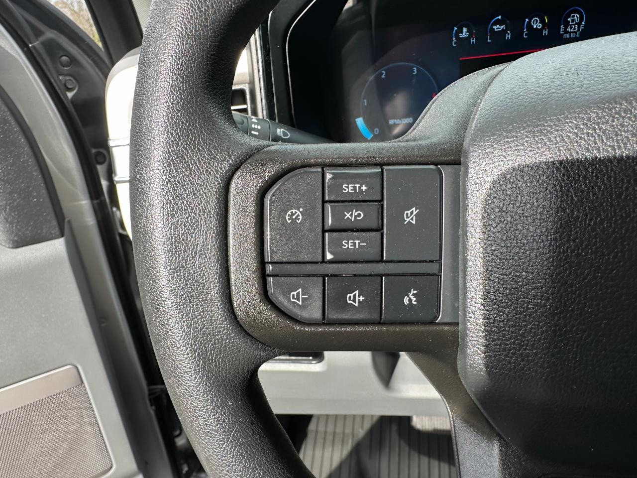 Ford Super Duty F-250 SRW XLT 4WD Crew Cab 6.75' Box 2023