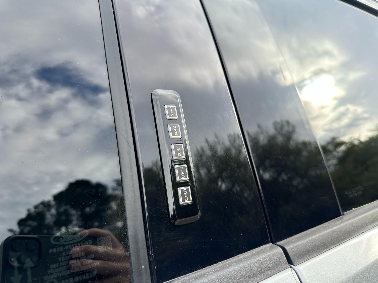 Ford Super Duty F-250 SRW XLT 4WD Crew Cab 6.75' Box 2023