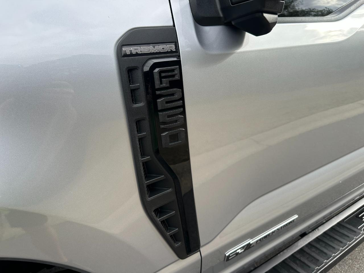 Ford Super Duty F-250 SRW XLT 4WD Crew Cab 6.75' Box 2023