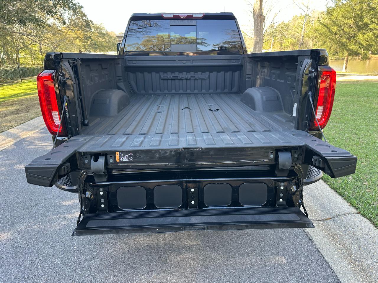 GMC Sierra 2500HD 4WD Crew Cab 159" Denali 2023